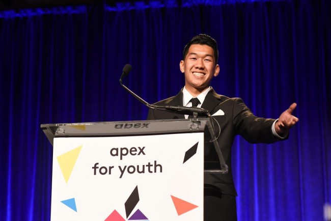 Ken, Posse Scholarship winner and Apex mentee of six years, was the keynote speaker of the gala. His clothes were designed by Philip Lim who personally outfitted our student speaker for a third year in-a-row.